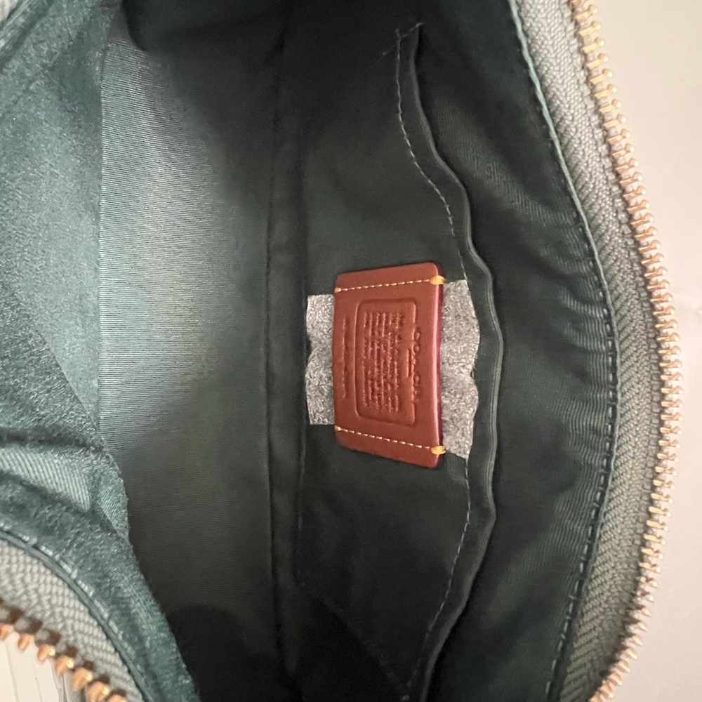 Coach Teri Shoulder Bag In Blocked Signature Leather - Picture 7 of 10